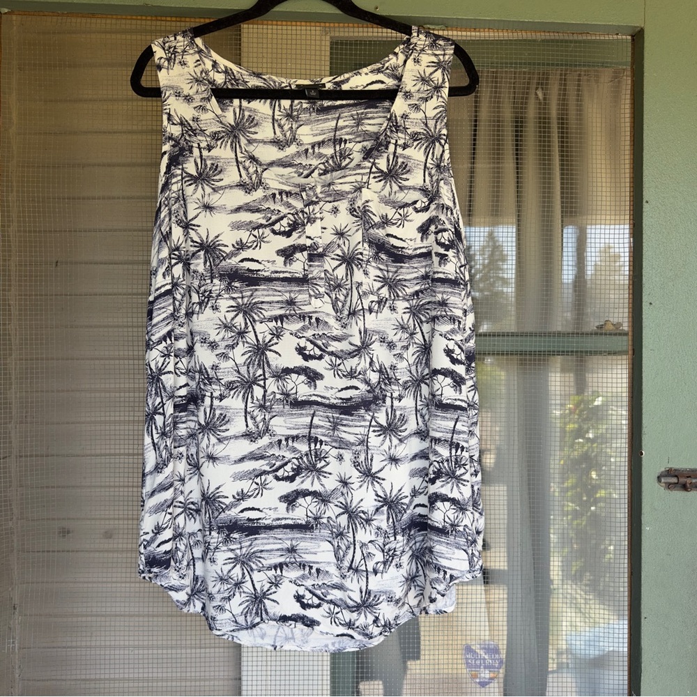 NWOT Torrid Challis Henley Pocket Sleeveless Tank 2X, 3X